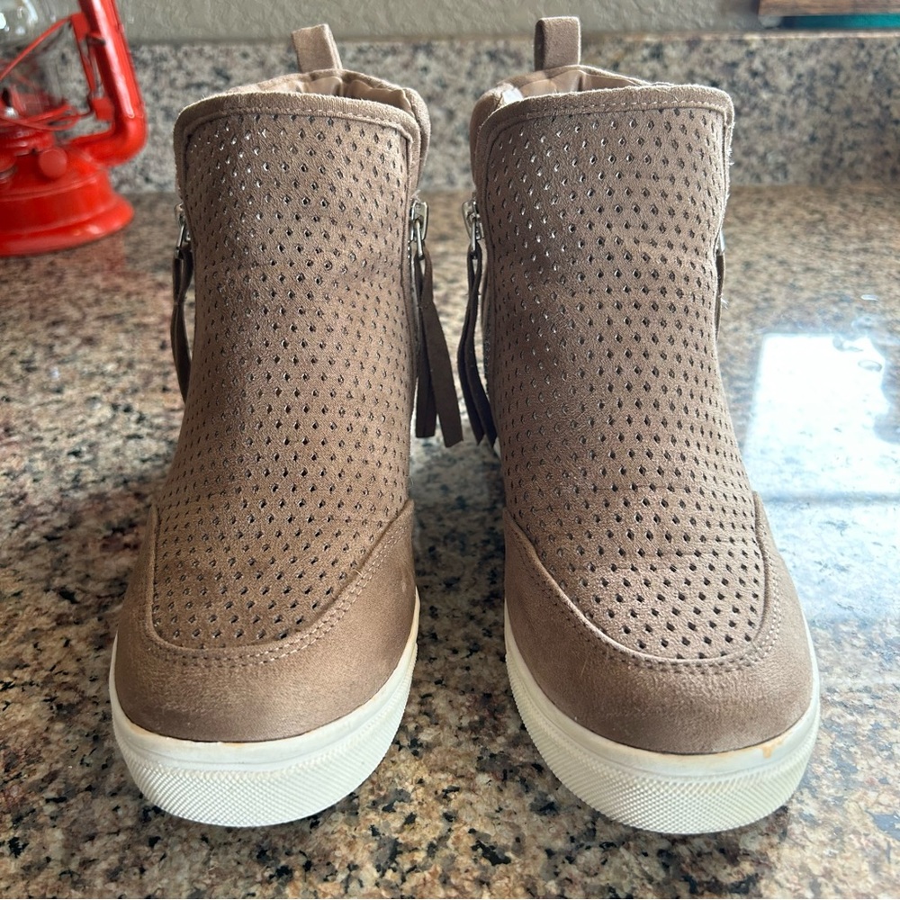 Madden Girl Perfekt Wedge Sneaker